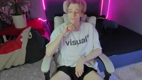 Snapshot of zane_steele chatting on 03/31/26, 07:58 Kel online show from 03/31/26, 07:58