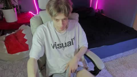 Snapshot of zane_steele chatting on 04/05/26, 08:17 Kel online show from 04/05/26, 08:17