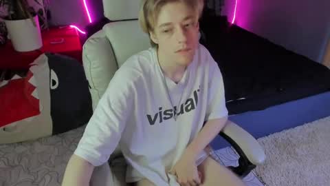 Snapshot of zane_steele chatting on 04/06/26, 08:43 Kel online show from 04/06/26, 08:43