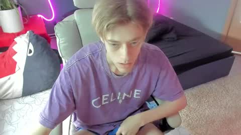 Snapshot of zane_steele chatting on 04/10/26, 04:17 Kel online show from 04/10/26, 04:17