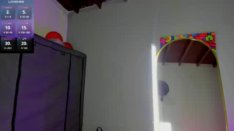 Snapshot of zaphiro__sky chatting on 02/17/26, 08:33 zaphiro__sky online show from 02/17/26, 08:33