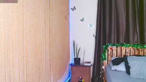 Snapshot of zara_lae chatting on 12/19/24, 11:18 nicky online show from 12/19/24, 11:18