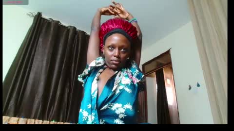 Snapshot of zara_lae chatting on 01/20/25, 07:58 nicky online show from 01/20/25, 07:58