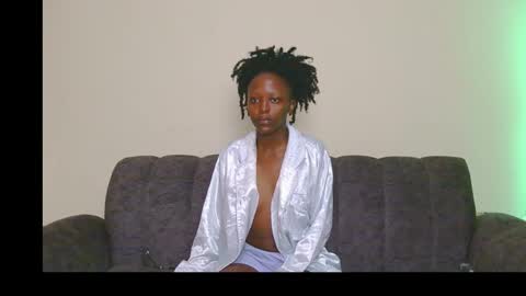 Snapshot of zara_lae chatting on 12/17/25, 09:04 nicky online show from 12/17/25, 09:04