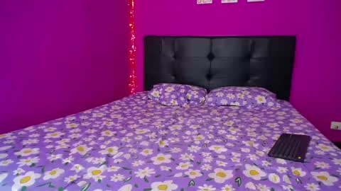 Snapshot of zara_tattoox chatting on 12/02/24, 12:51 ZARA ANYELINA online show from 12/02/24, 12:51