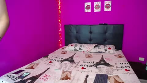 Snapshot of zara_tattoox chatting on 01/11/25, 05:52 ZARA ANYELINA online show from 01/11/25, 05:52