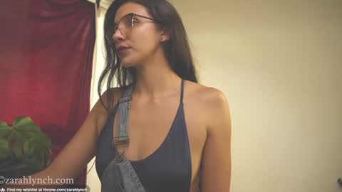 Snapshot of zarahlynch chatting on 12/11/24, 09:01 Miss Lynch Next show 2911 online show from 12/11/24, 09:01