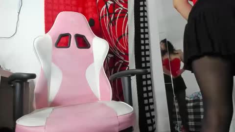 Snapshot of zaraky1433 chatting on 12/18/25, 02:28 zaraky1433 online show from 12/18/25, 02:28