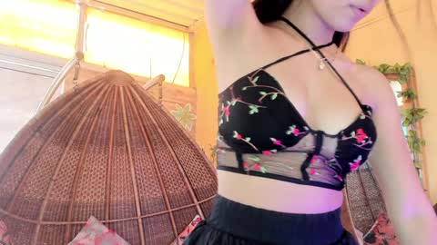Zara Lim  online show from 12/22/24, 06:15