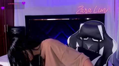 Zara Lim  online show from 11/24/25, 07:57