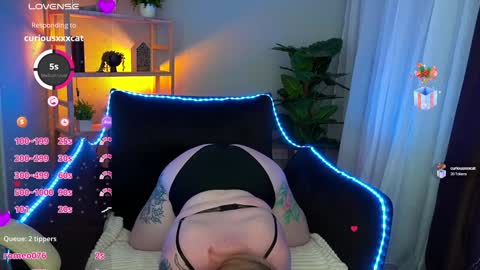 Snapshot of zarareign_ chatting on 02/05/25, 10:01 Lola online show from 02/05/25, 10:01