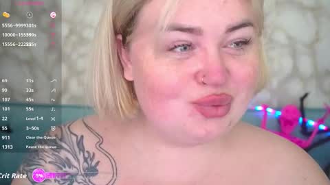 Snapshot of zarareign_ chatting on 10/28/25, 07:01 Lola online show from 10/28/25, 07:01