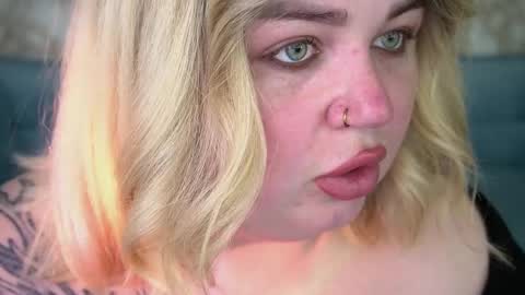 Lola online show from 04/15/26, 07:54