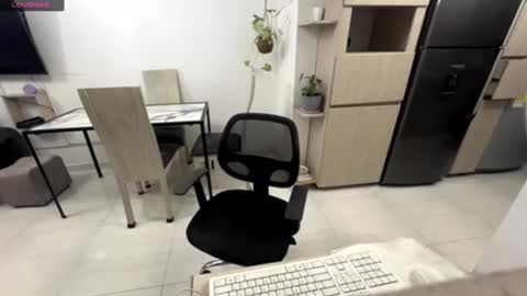 Snapshot of zarayclover__ chatting on 02/13/25, 02:56 ZARAY CLOVER online show from 02/13/25, 02:56