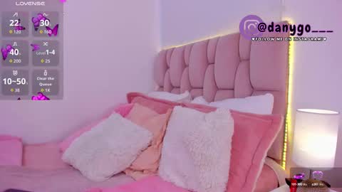 Snapshot of zarianaevanz chatting on 10/06/25, 10:18 Zariana online show from 10/06/25, 10:18