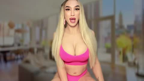 Snapshot of zarinastoun20 chatting on 02/06/25, 10:00 ZARINA online show from 02/06/25, 10:00