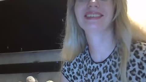 Snapshot of zarinaswift chatting on 11/29/25, 10:40 Zarina Swift online show from 11/29/25, 10:40