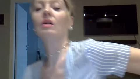 Zarina Swift online show from 04/26/26, 08:01