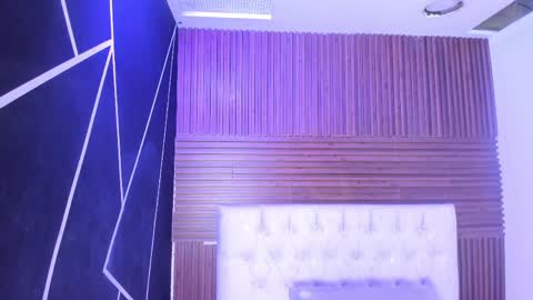 Zarina Waynne online show from 04/05/26, 01:41