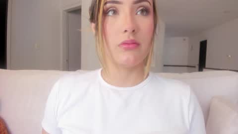 Snapshot of zarirosse chatting on 11/25/25, 02:06 zarirosse online show from 11/25/25, 02:06