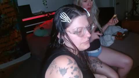 Snapshot of zawmbiemoonz chatting on 04/09/26, 06:19 zawmbiemoonz online show from 04/09/26, 06:19