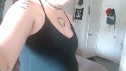 Snapshot of zawmbiemoonz chatting on 04/16/26, 04:52 zawmbiemoonz online show from 04/16/26, 04:52