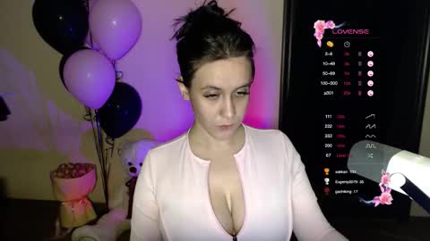 Lina online show from 11/24/25, 07:57