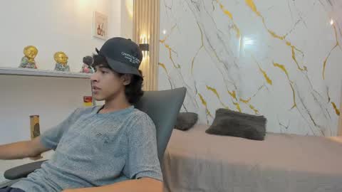 Zayn online show from 03/31/26, 07:47