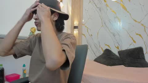 Zayn online show from 04/04/26, 07:22