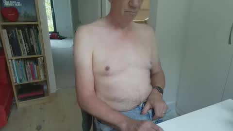 Snapshot of zeep16 chatting on 09/09/25, 12:05 zeep16 online show from 09/09/25, 12:05