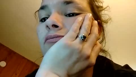 Snapshot of zellelajay2009 chatting on 02/26/25, 06:21 KENDAL Kaylee online show from 02/26/25, 06:21