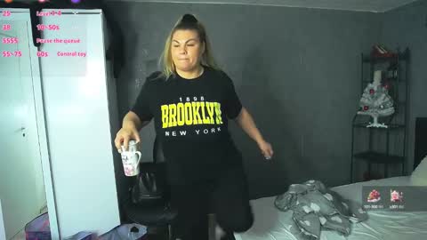 Snapshot of zenapallmer chatting on 01/12/25, 04:42 Zena My schedule this week TuesdayFridaySaturdaySunday online show from 01/12/25, 04:42