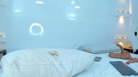 Zenda Evans online show from 03/11/25, 06:21