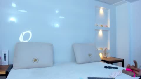 Zenda Evans online show from 10/21/25, 04:13