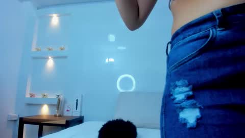 Zenda Evans online show from 12/01/25, 04:06