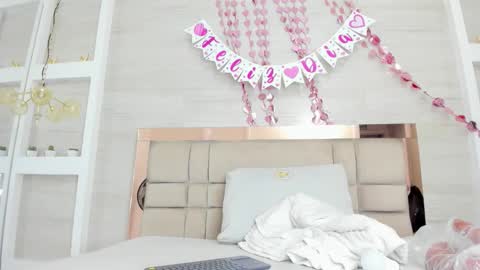 Zenda Evans online show from 02/17/26, 04:20