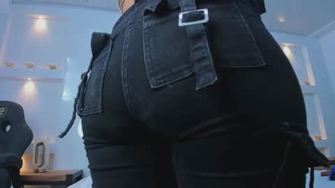 Zenda Evans online show from 03/25/26, 04:07