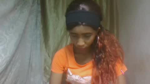 Snapshot of zeolineess chatting on 11/10/25, 12:48 zeolineess online show from 11/10/25, 12:48