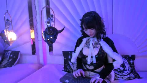 Snapshot of zephirah_abney chatting on 12/22/24, 04:27 online show from 12/22/24, 04:27