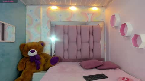 Snapshot of zephyra_angels1 chatting on 12/26/24, 01:32 ZEPHYRA ANGELS online show from 12/26/24, 01:32