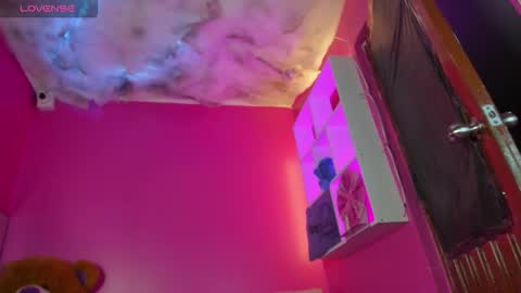 Snapshot of zephyra_angels1 chatting on 10/26/25, 04:07 ZEPHYRA ANGELS online show from 10/26/25, 04:07