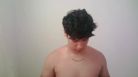 zeus_183 online show from 05/20/26, 03:07