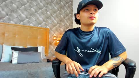 Snapshot of zeusjeff chatting on 12/13/24, 07:10 zeus online show from 12/13/24, 07:10