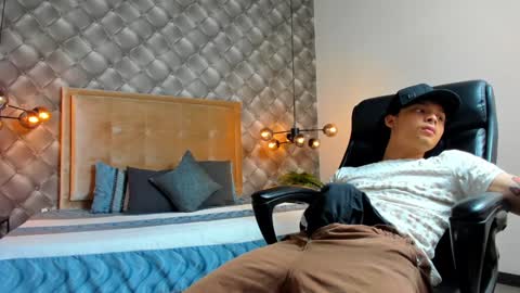 zeus online show from 12/19/24, 06:34