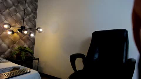 Snapshot of zeusjeff chatting on 01/07/25, 01:38 zeus online show from 01/07/25, 01:38