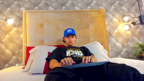 Snapshot of zeusjeff chatting on 01/09/25, 10:09 zeus online show from 01/09/25, 10:09