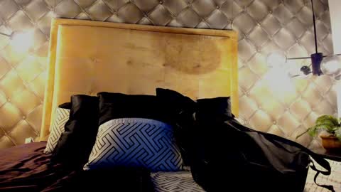 Snapshot of zeusjeff chatting on 01/19/25, 06:10 zeus online show from 01/19/25, 06:10