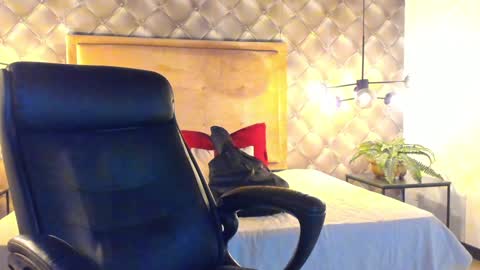 Snapshot of zeusjeff chatting on 01/22/25, 12:06 zeus online show from 01/22/25, 12:06