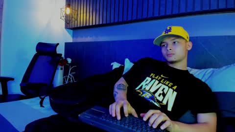 Snapshot of zeusjeff chatting on 01/31/25, 03:30 zeus online show from 01/31/25, 03:30