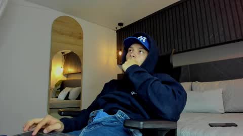 Snapshot of zeusjeff chatting on 02/11/25, 03:40 zeus online show from 02/11/25, 03:40